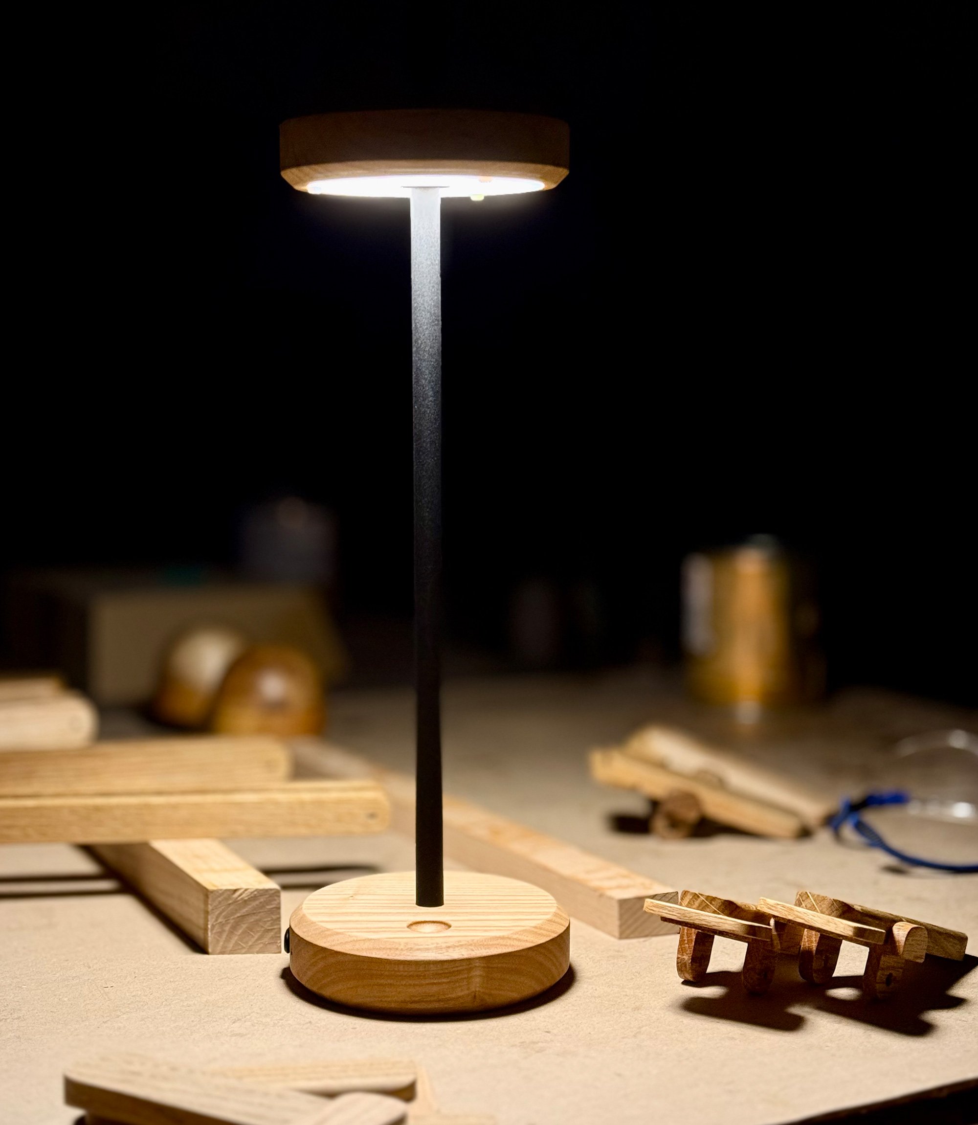 Rechargeable lamp Pill